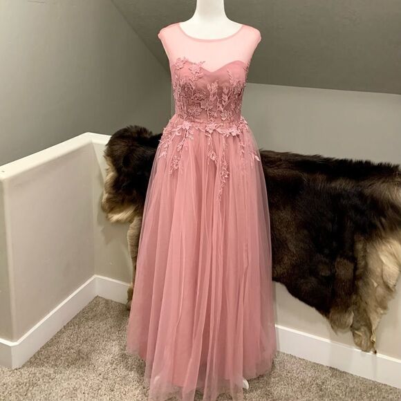 New Elegant Floral Lace Appliqué With Beads Tulle Dress - Picture 2 of 12